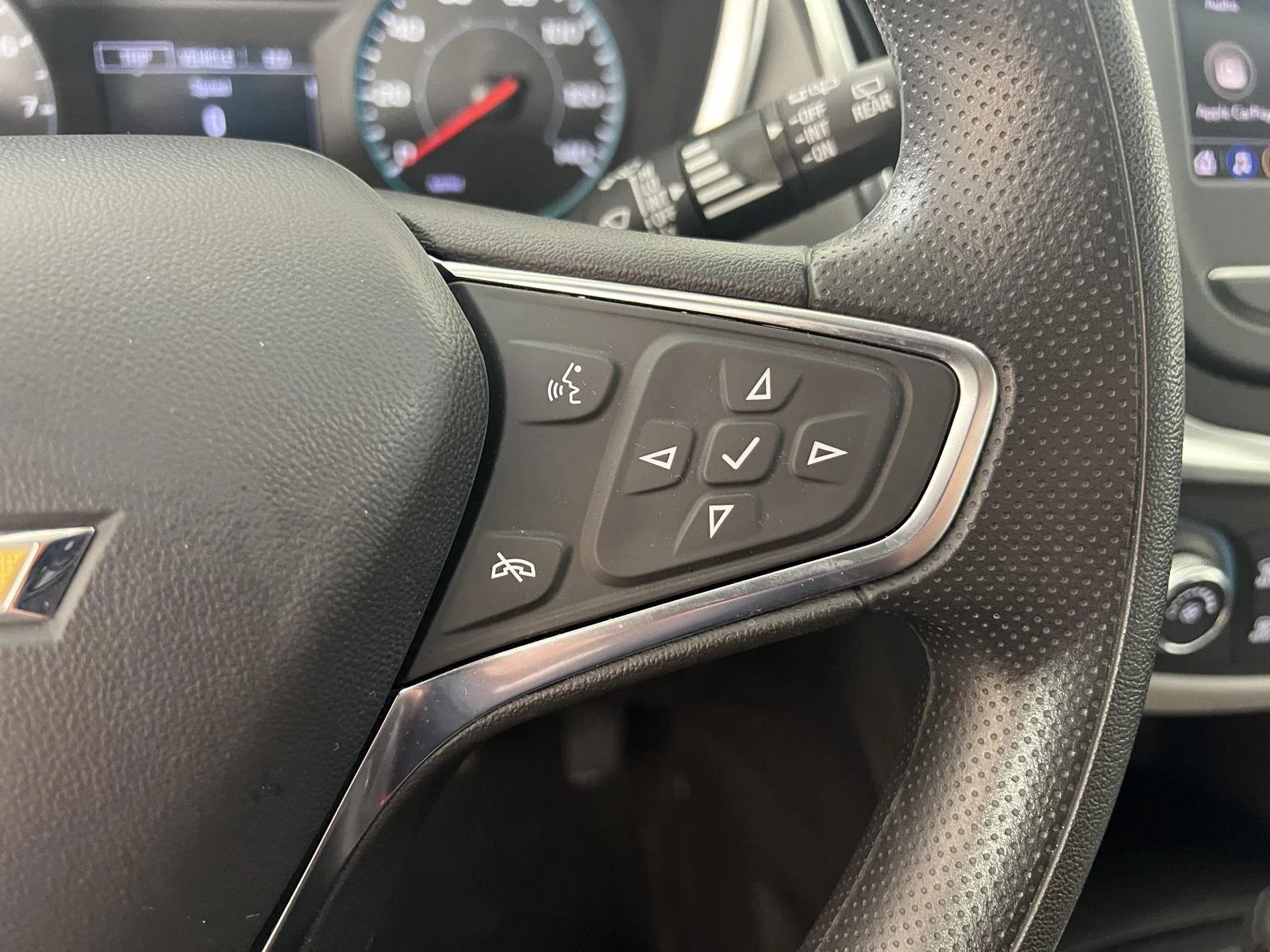 Used 2024 Summit White Chevrolet LS image 11