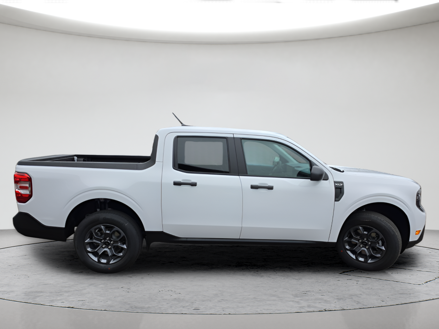 New 2026 Oxford White Ford XLT image 6
