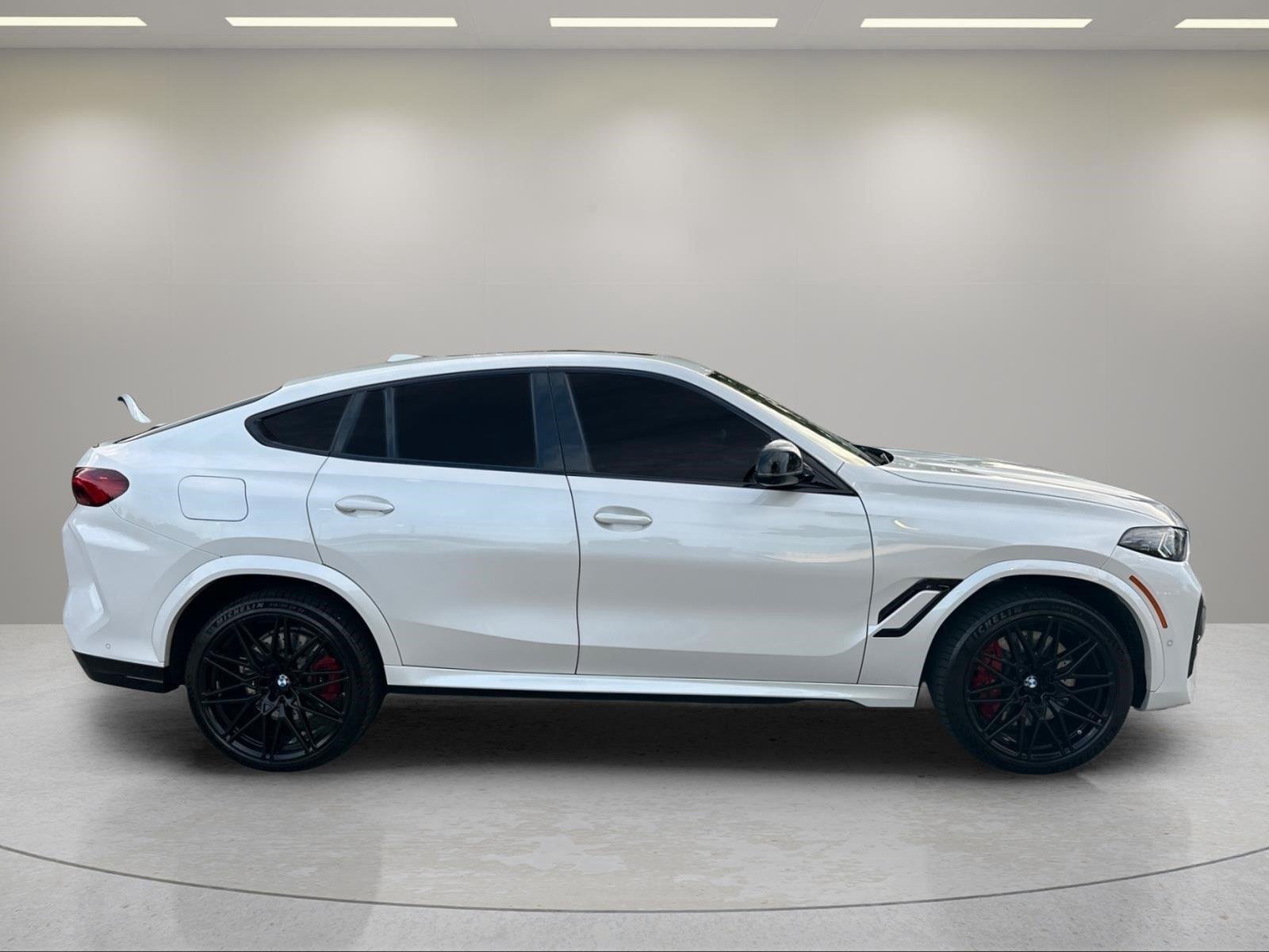 Used 2024 Mineral White Metallic BMW  image 8