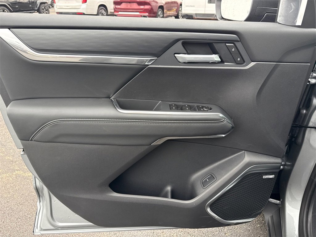 2026 GMC ACADIA - Image 13