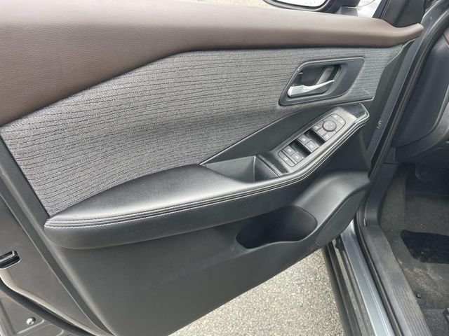 Used 2023 Gun Metallic Nissan SV image 20