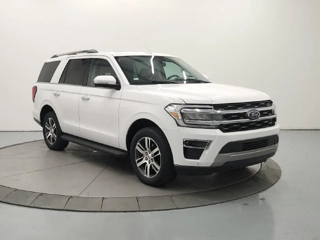 Used 2024 White Ford Limited image 3