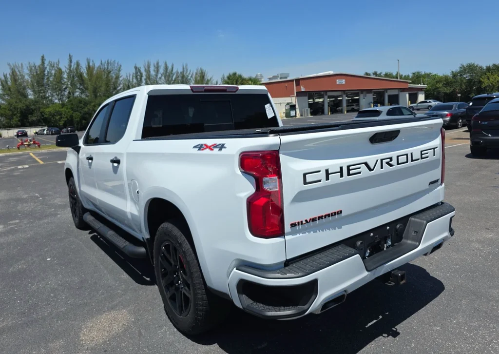 Used 2023 White Chevrolet RST image 3