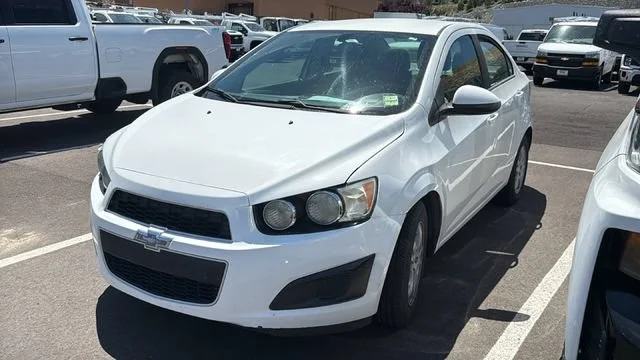 Used 2015 SUMMIT WHITE Chevrolet LT image 1