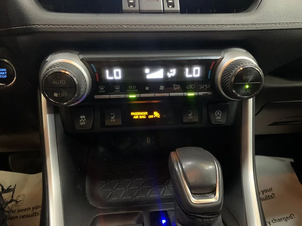 Used 2021  Toyota XLE Premium image 24