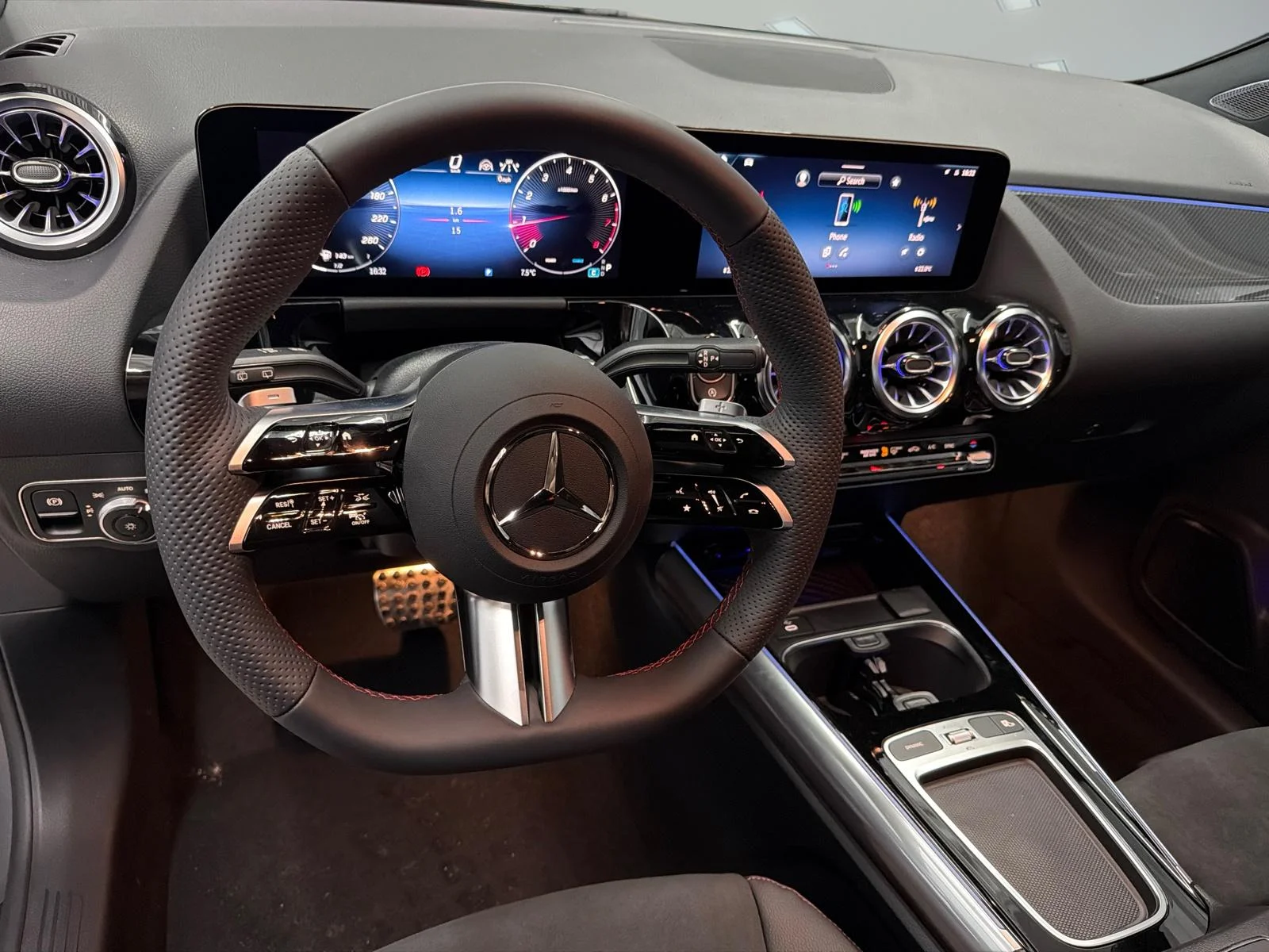 Used 2026 Grey Mercedes-Benz GLA 250 4MATIC SUV image 29