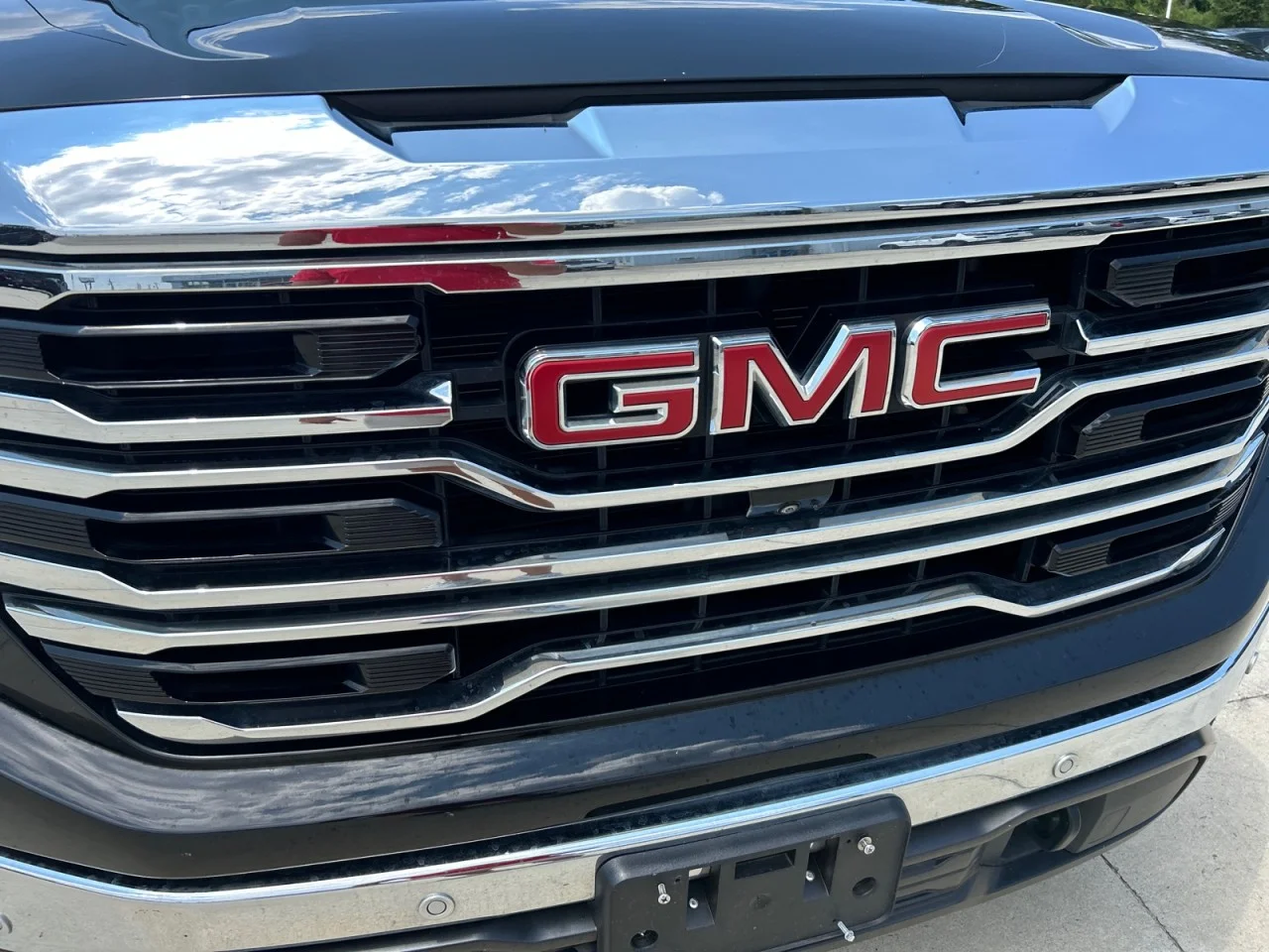 Used 2023 Onyx Black GMC SLT image 8