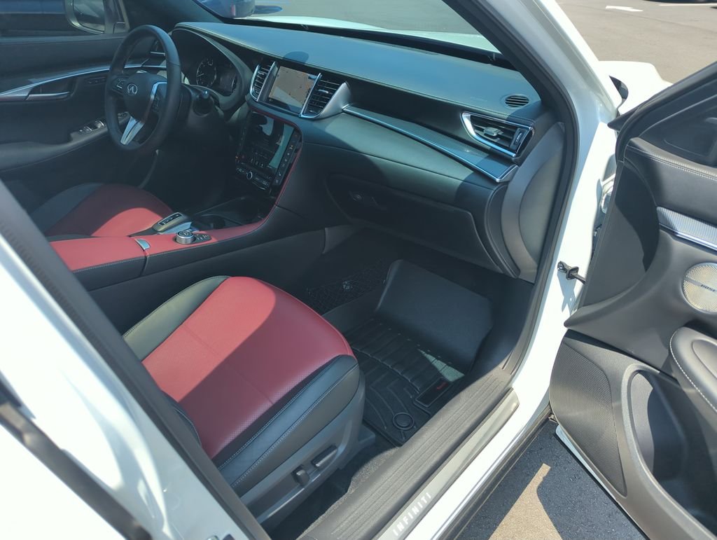Used 2025 White INFINITI SPORT image 36