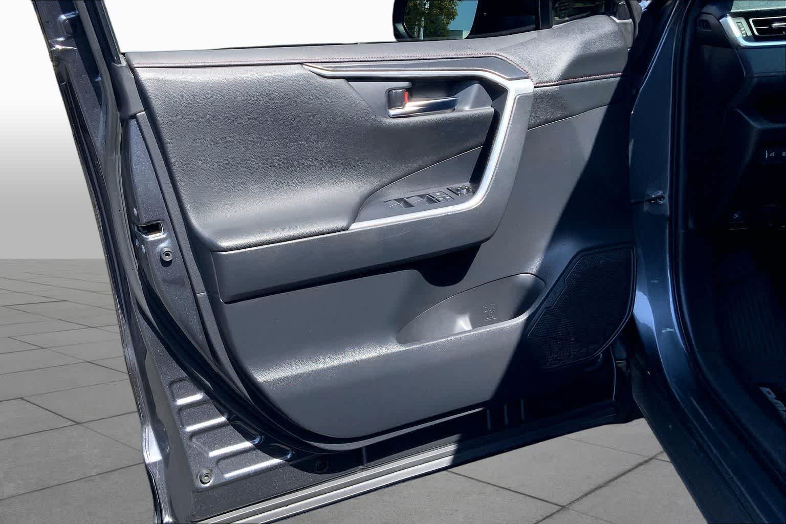 Used 2021 Magnetic Gray Metallic w/Midnight Black Roof Toyota XSE image 21