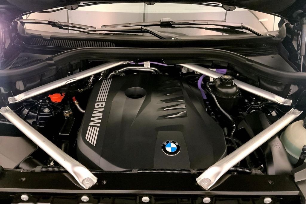 Used 2026 Carbon Black Metallic BMW  image 9
