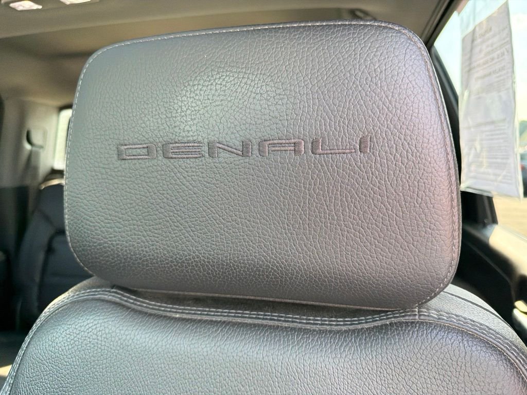 Used 2023 White GMC Denali image 21