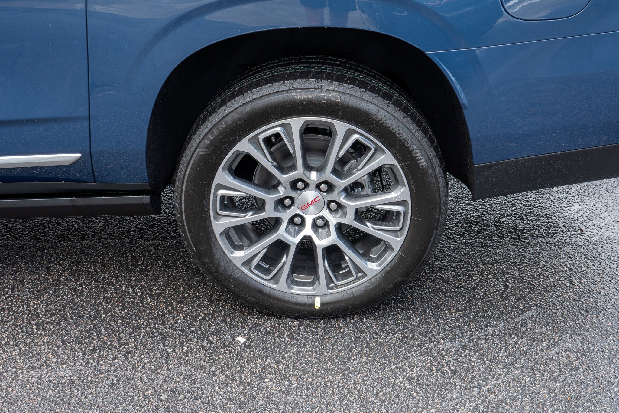 2026 GMC Yukon XL Denali - Photo 11