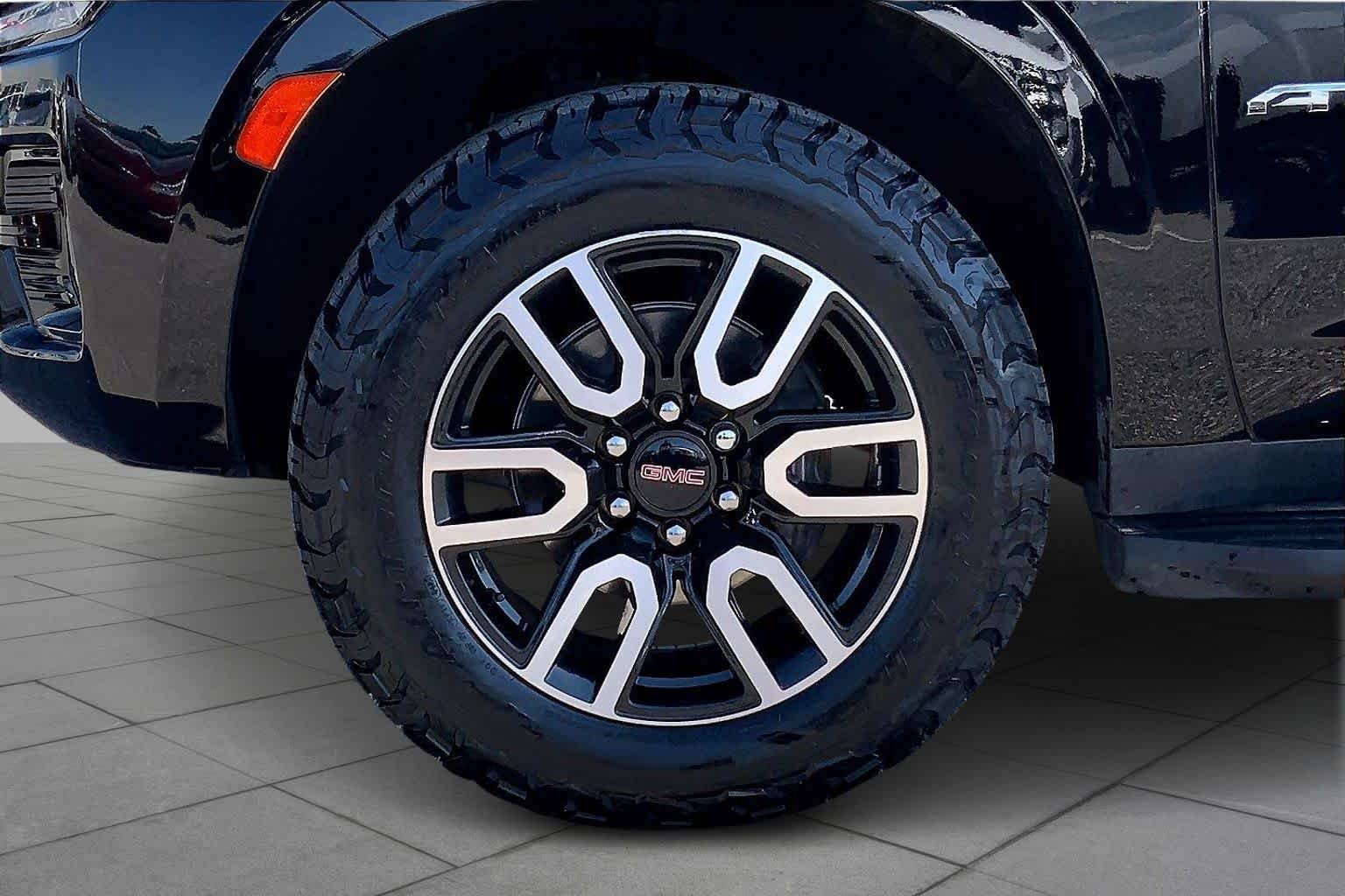 Used 2023 Onyx Black GMC AT4 image 18