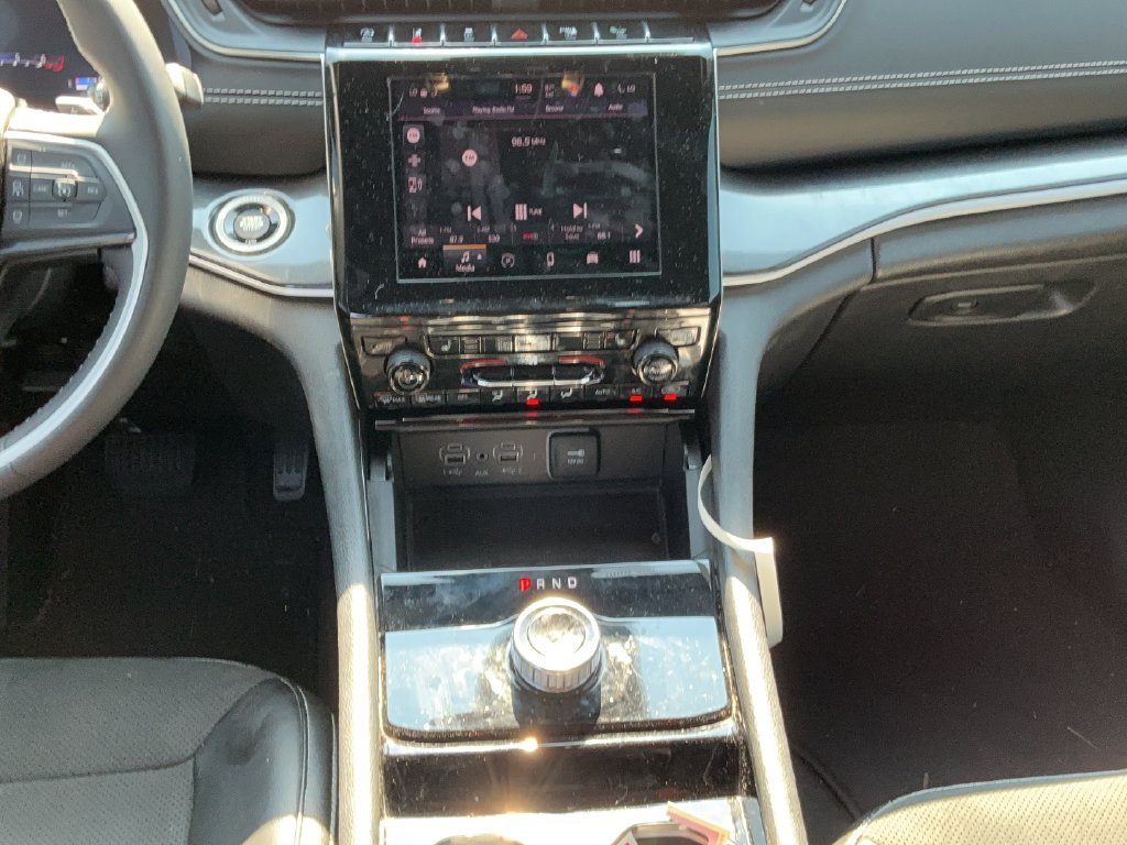 Used 2023 White Jeep Altitude image 14
