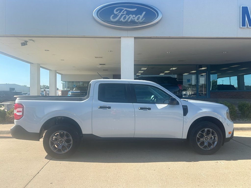 New 2025 Space White Metallic Ford XLT image 8