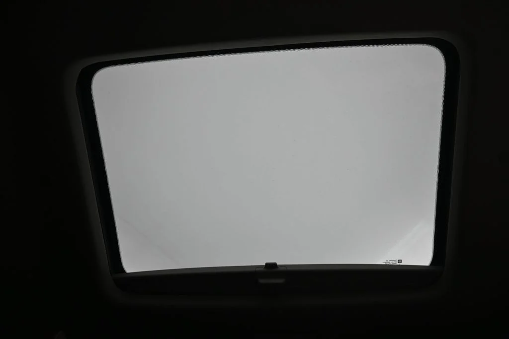 Used 2018 White Buick Avenir image 19