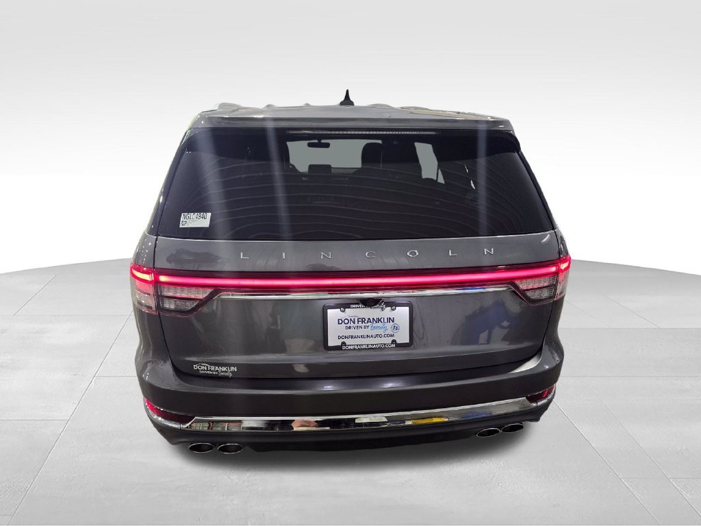 Used 2022 Gray Lincoln Reserve image 4