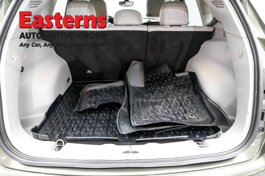 Used 2021 Green Jeep Latitude image 9