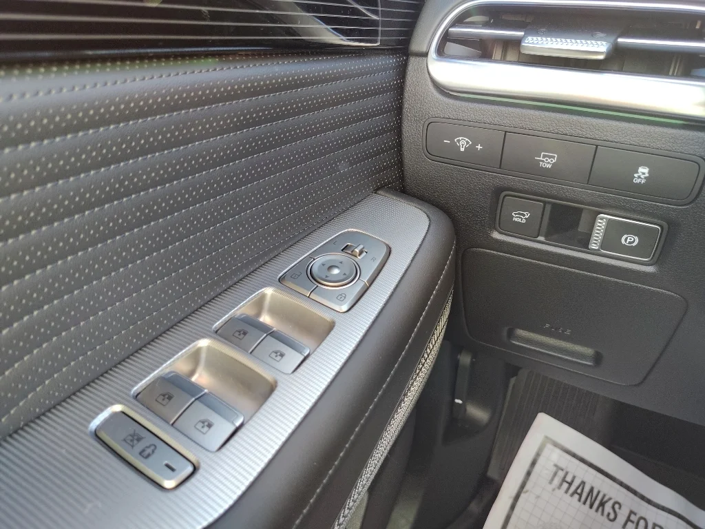 Used 2025 Hyper White Hyundai Calligraphy image 16