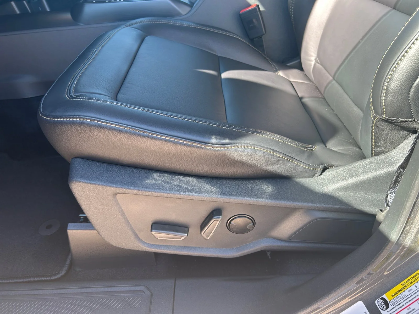 New 2026 Carbonized Grey Metallic Ford Badlands image 14