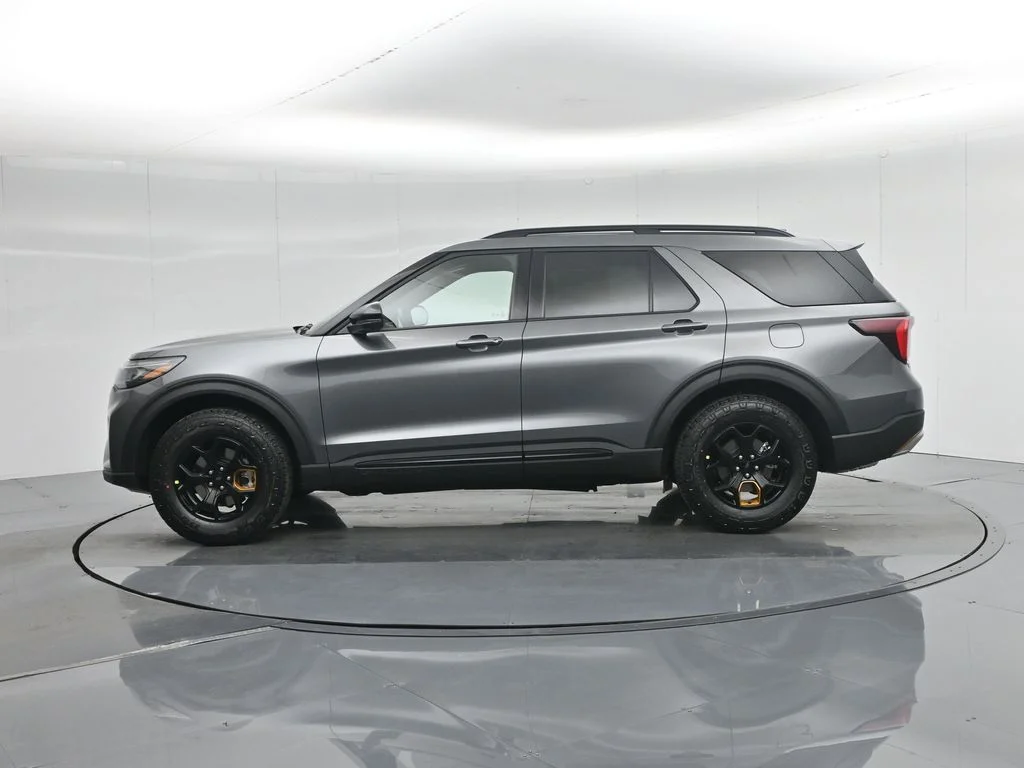 New 2026 Carbonized Gray Metallic Ford Tremor image 36