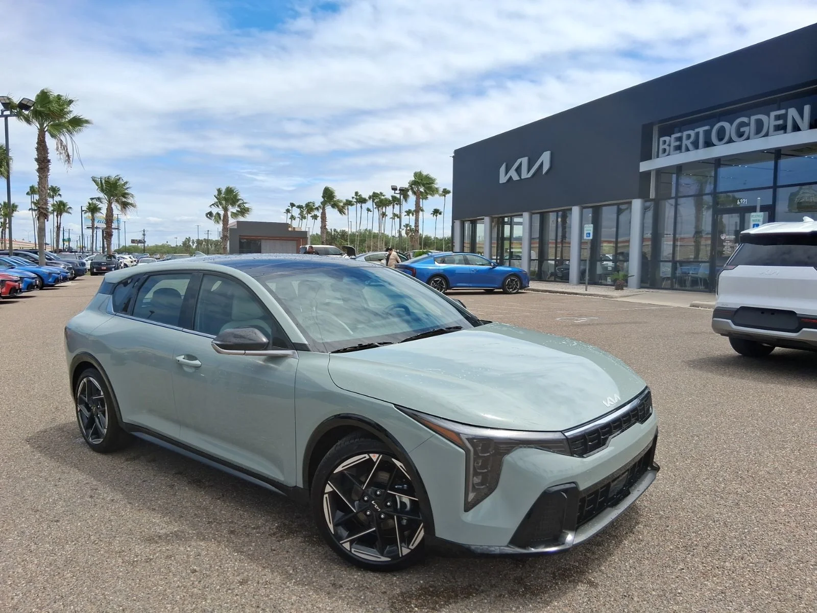 2026 Kia K4 GT-Line AT Hatchback's photo