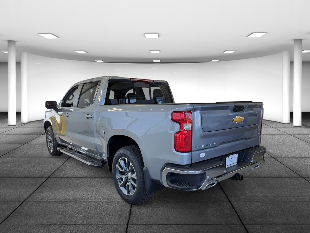 2026 Chevrolet Silverado 1500 LT Crew Cab Pickup Slide 5