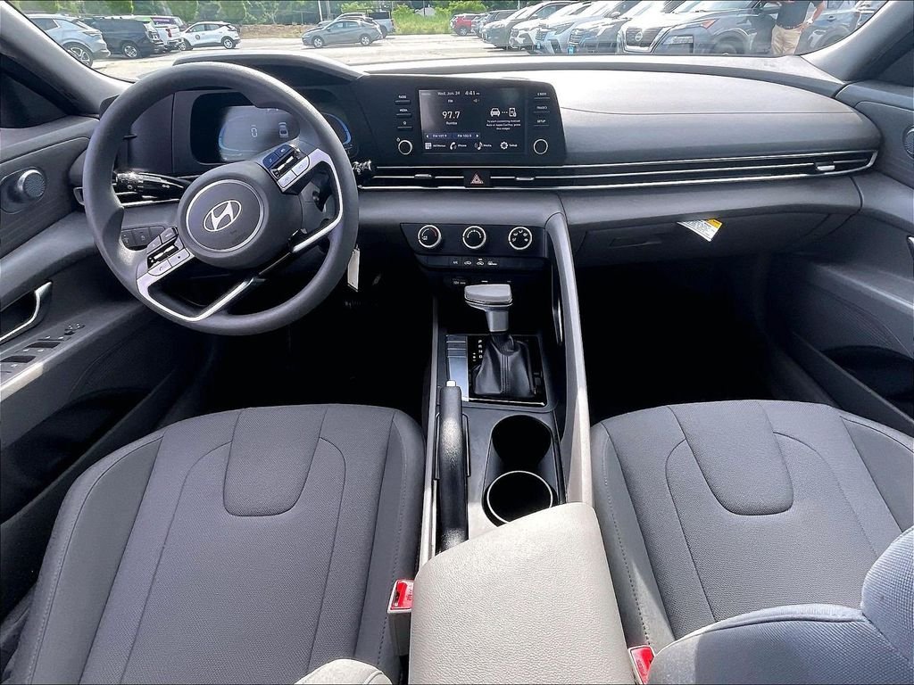 Used 2025 Blue Hyundai SE image 21