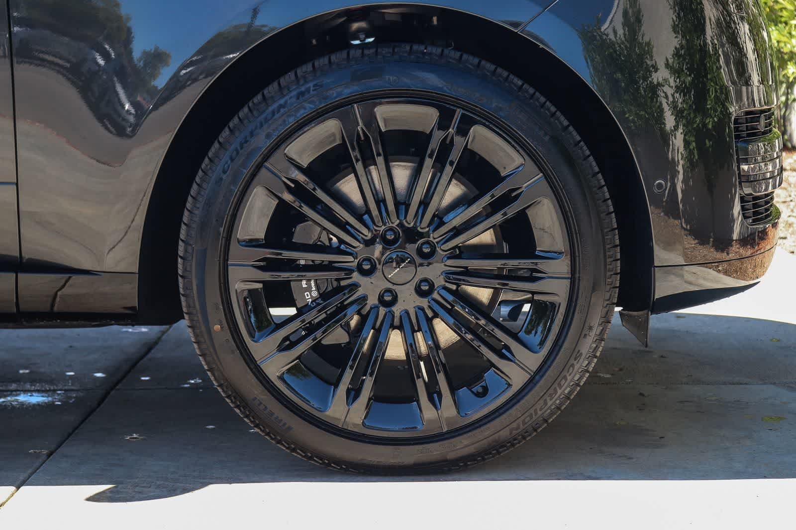 New 2026 Carpathian Grey Land Rover SE image 9