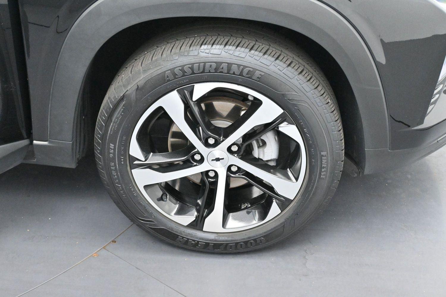 Used 2024 Mosaic Black Metallic Chevrolet 1RS image 29