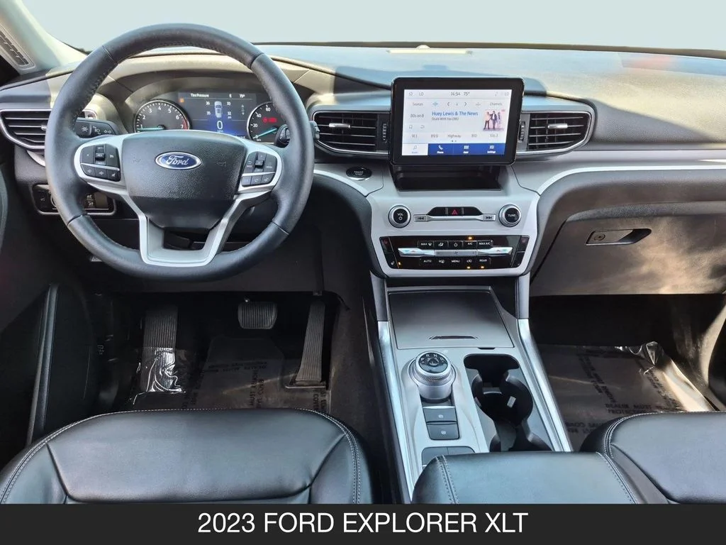 Used 2023 Silver Ford XLT image 13