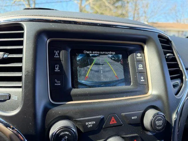 Used 2015 Silver Jeep Limited image 26