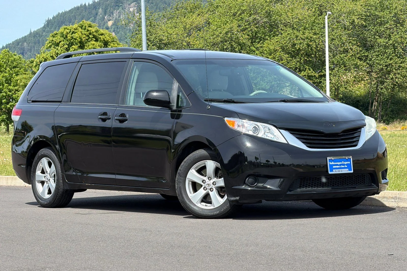 2014 Toyota Sienna LE V6 8-Passenger's photo