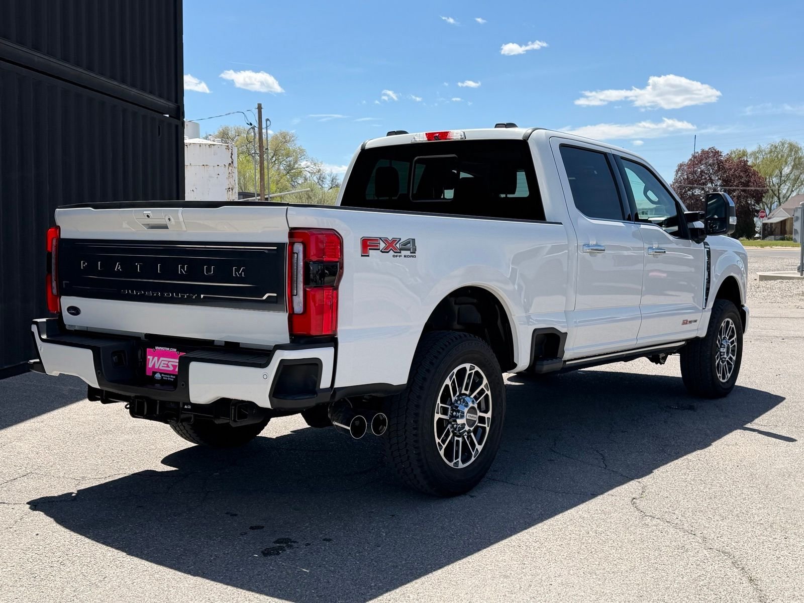 View vehicle photo 7