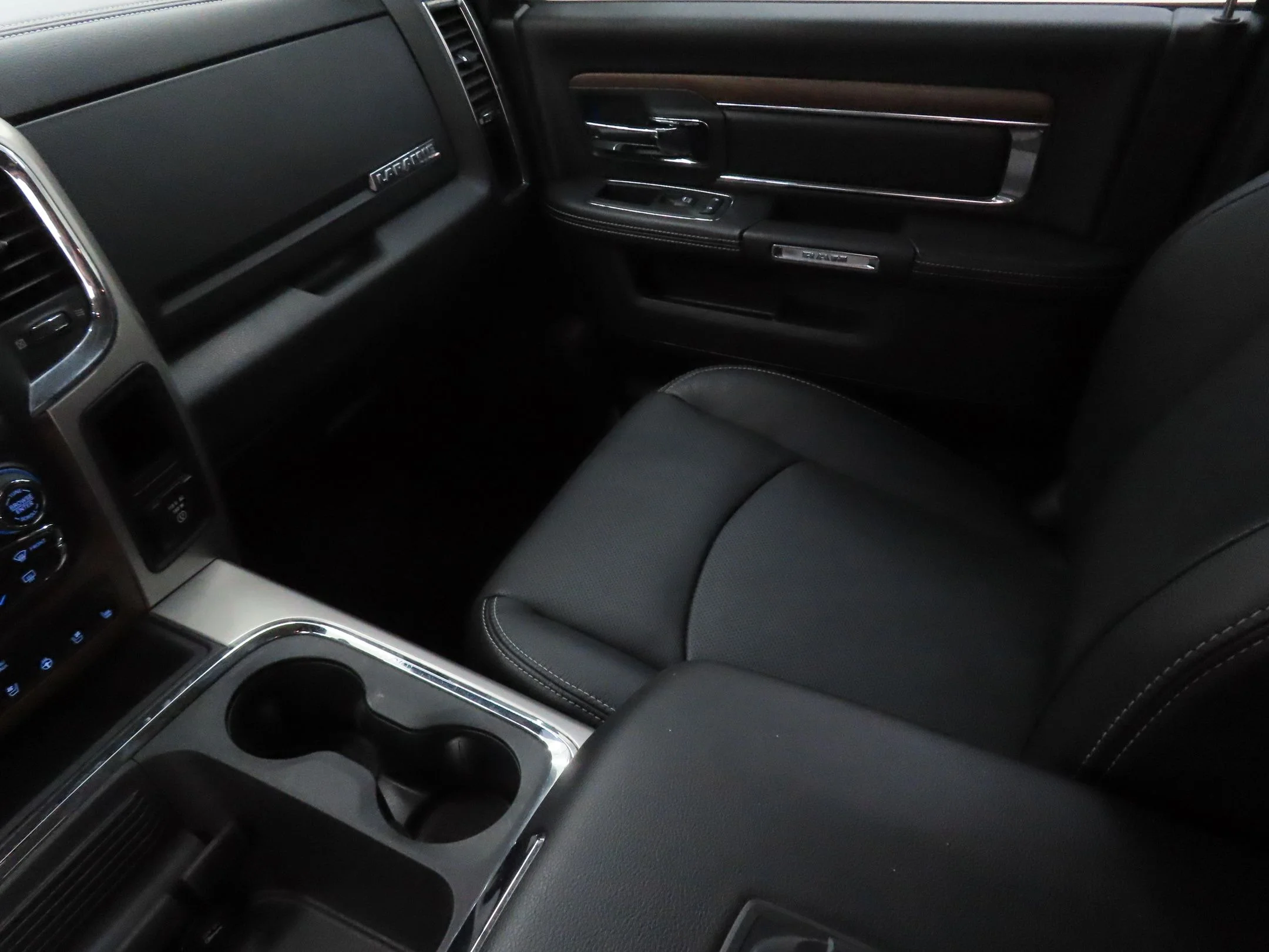 Used 2017 Silver Ram Laramie image 19