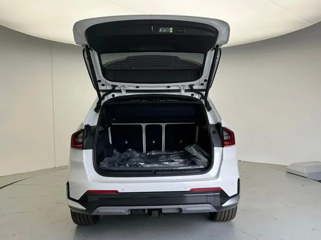 New 2026 Mineral White Metallic BMW xDrive28i image 5