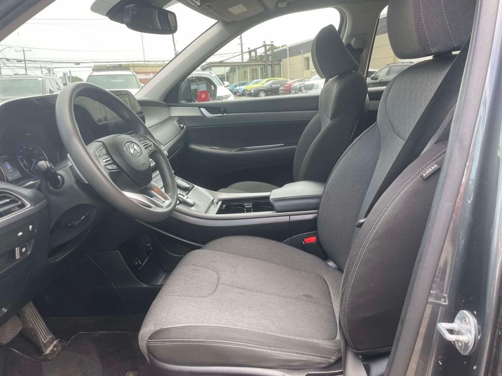 Used 2020 Green Hyundai SE image 16
