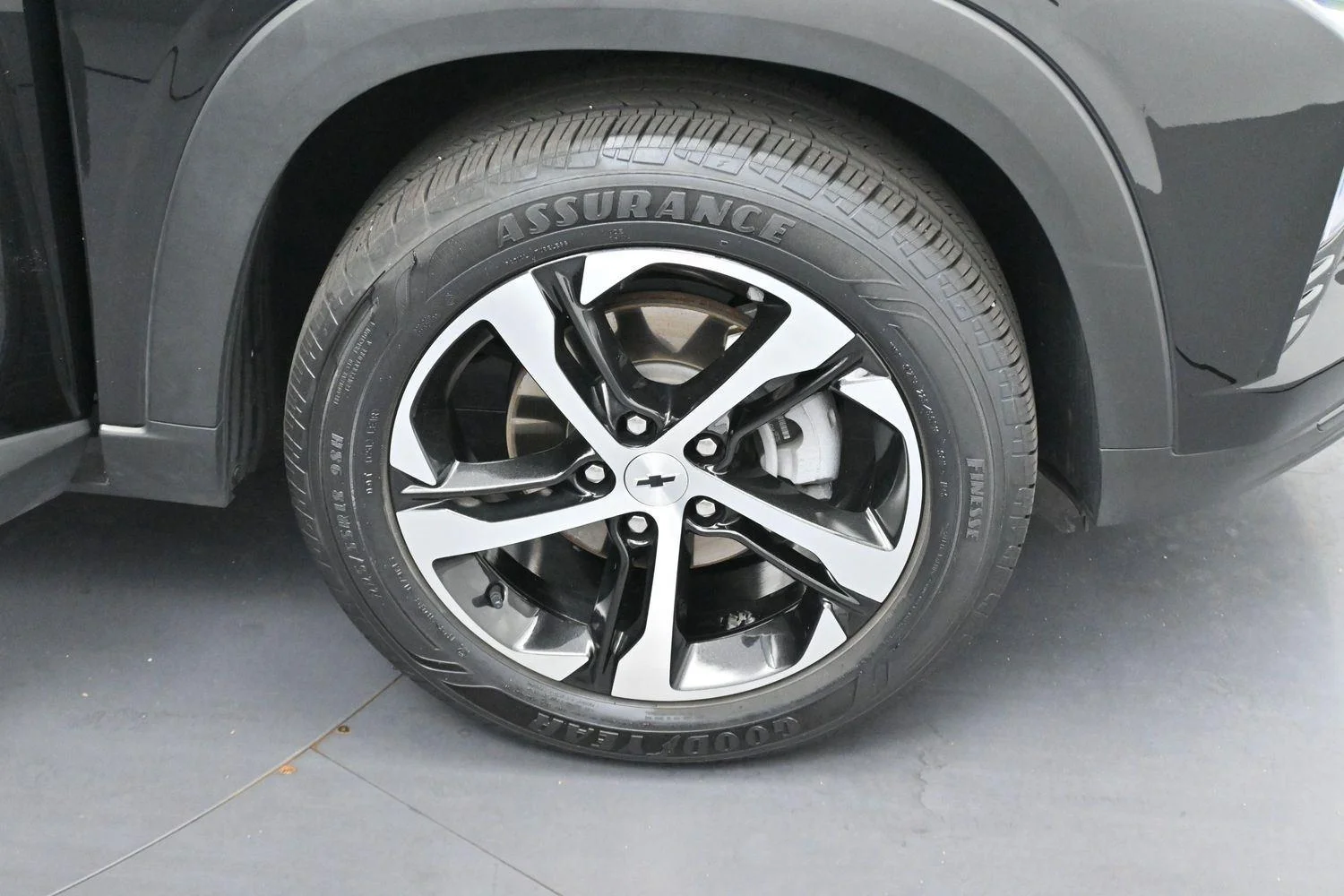 Used 2024 Mosaic Black Metallic Chevrolet 1RS image 29