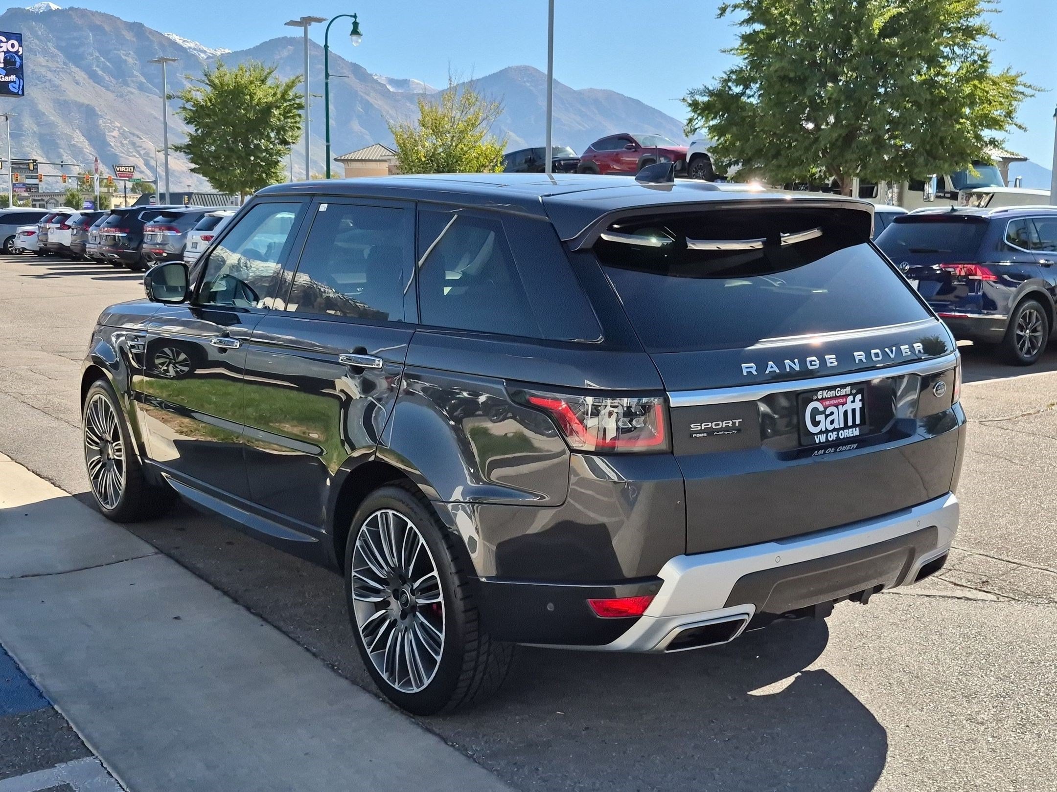 Used 2021 Santorini Black Metallic Land Rover Autobiography image 5