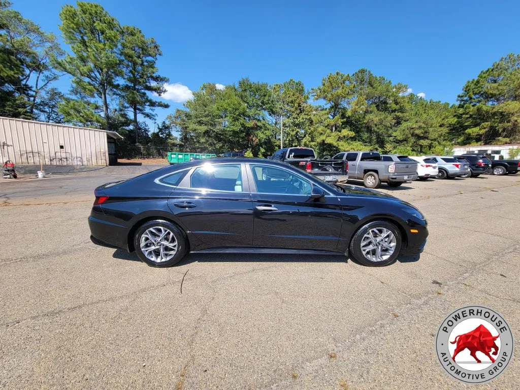 Used 2023 Black Hyundai SEL image 8