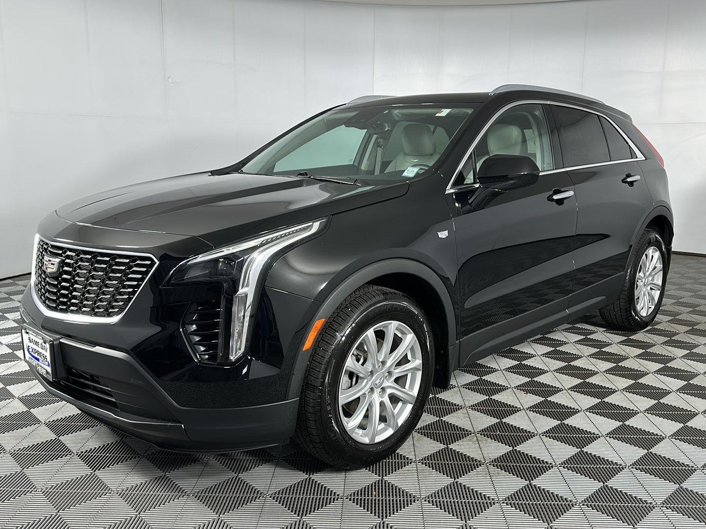 Used 2022 Stellar Black Metallic Cadillac AWD Luxury image 3