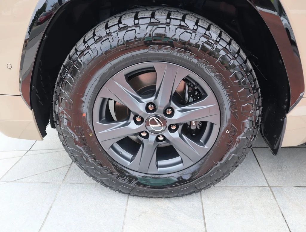 Used 2026  Lexus 700h Overtrail image 9