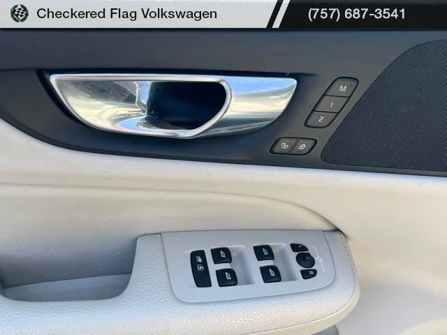 Used 2020 Birch Light Metallic Volvo T5 Momentum image 13