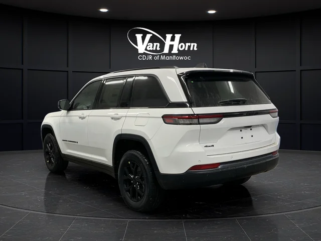 New 2026 Bright White Clear-Coat Exterior Paint Jeep Altitude image 3