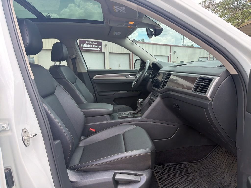 Used 2019 White Volkswagen 2.0T SE w/Technology image 6