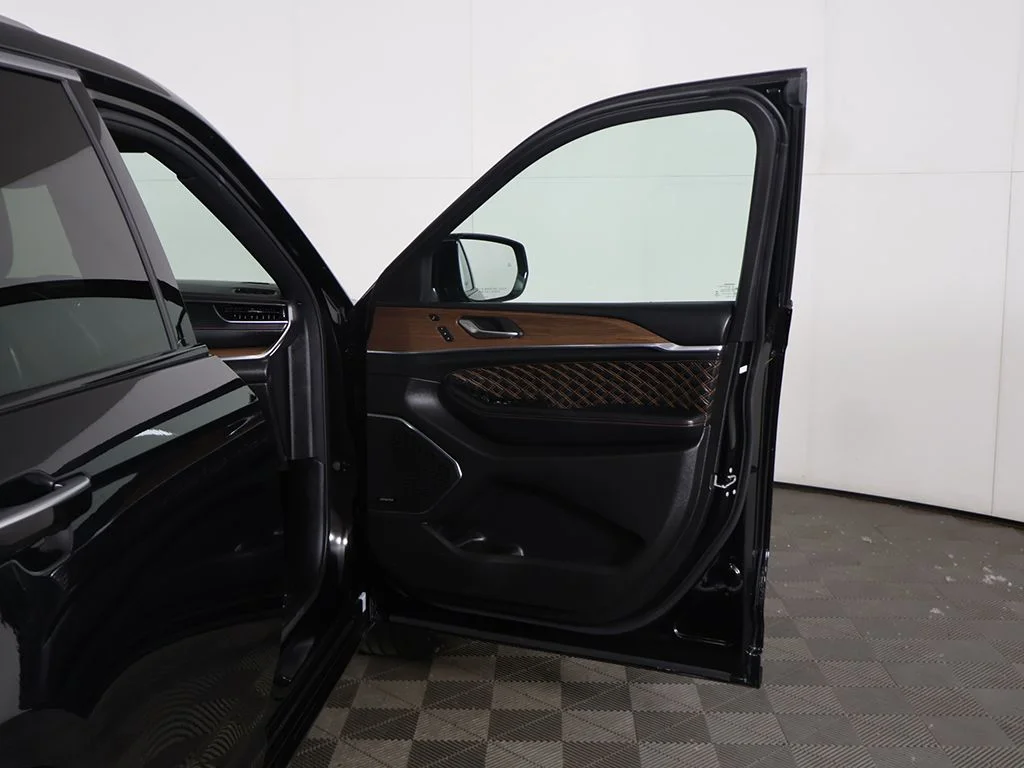 Used 2023 Black Jeep Summit image 24