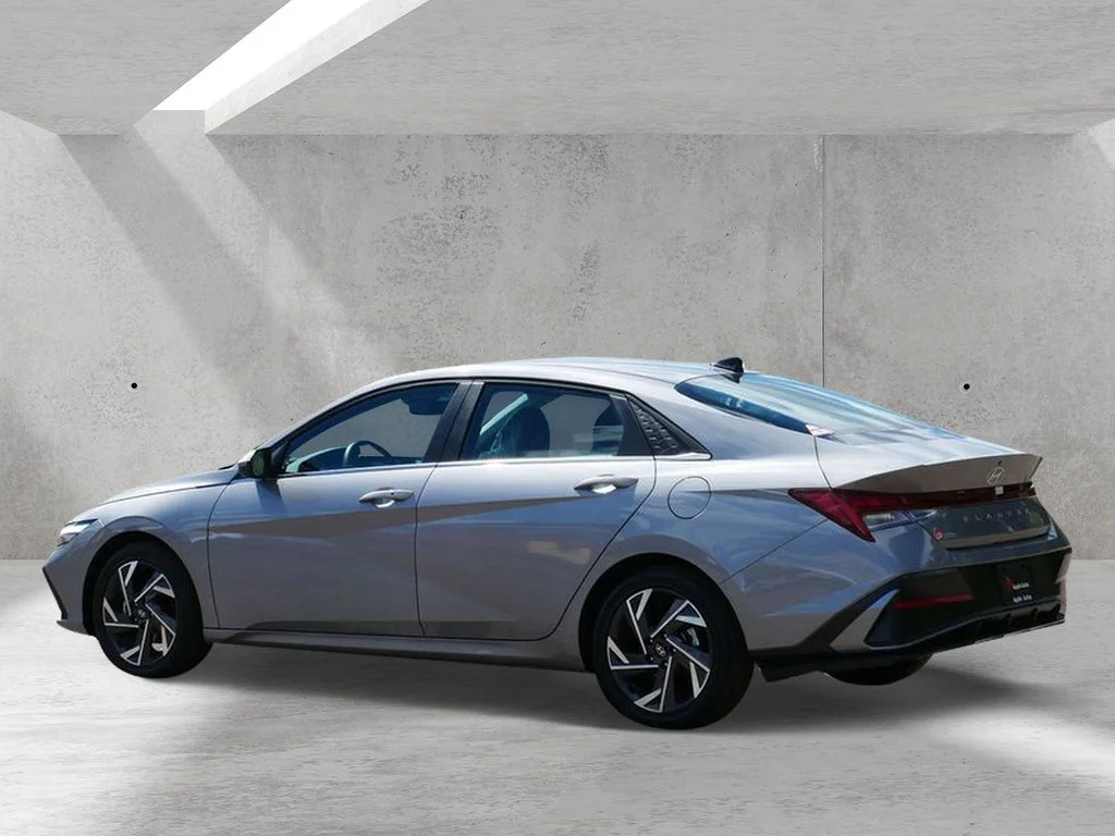 Certified Used 2025  Hyundai SEL Convenience image 4