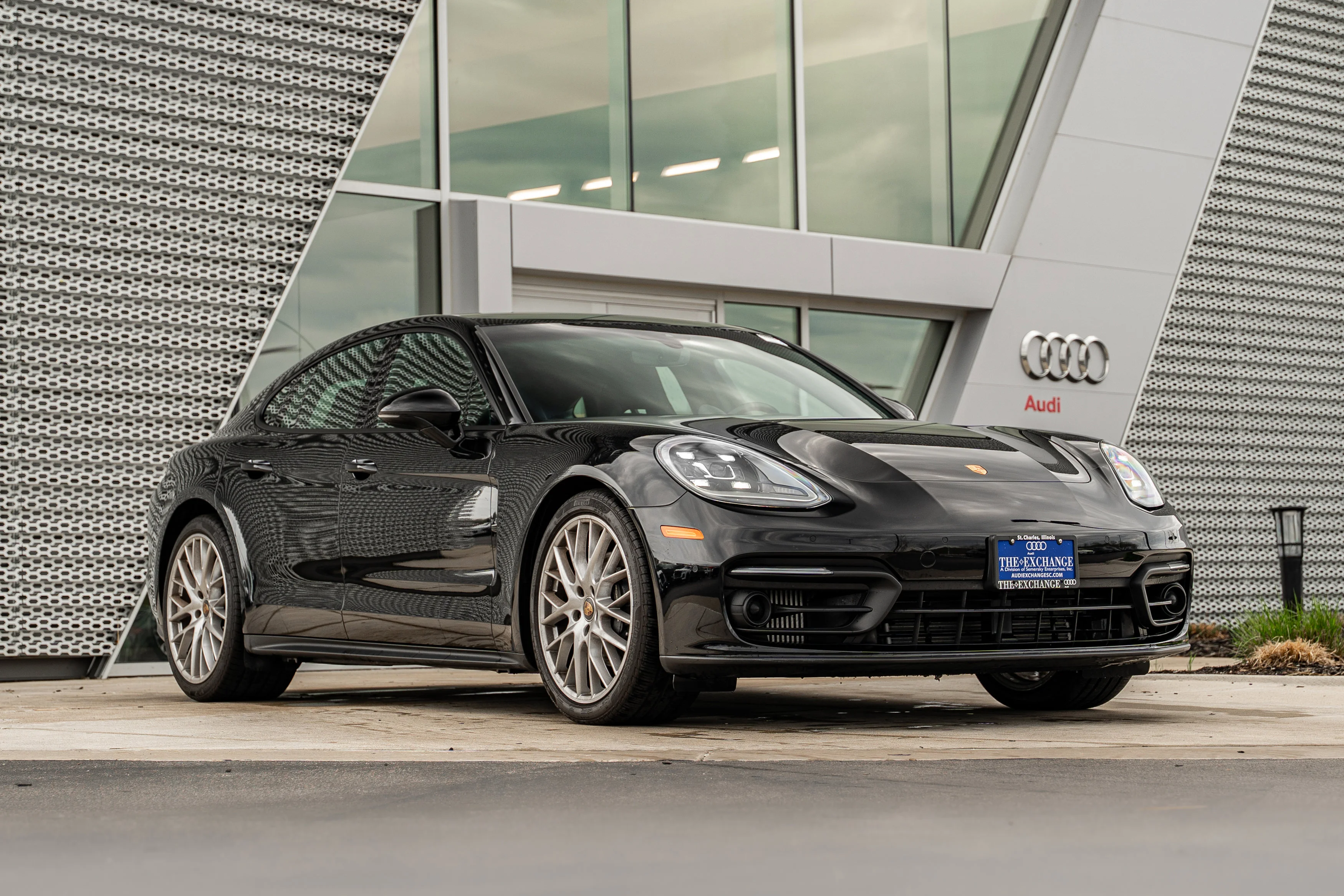 2023 Porsche Panamera's photo
