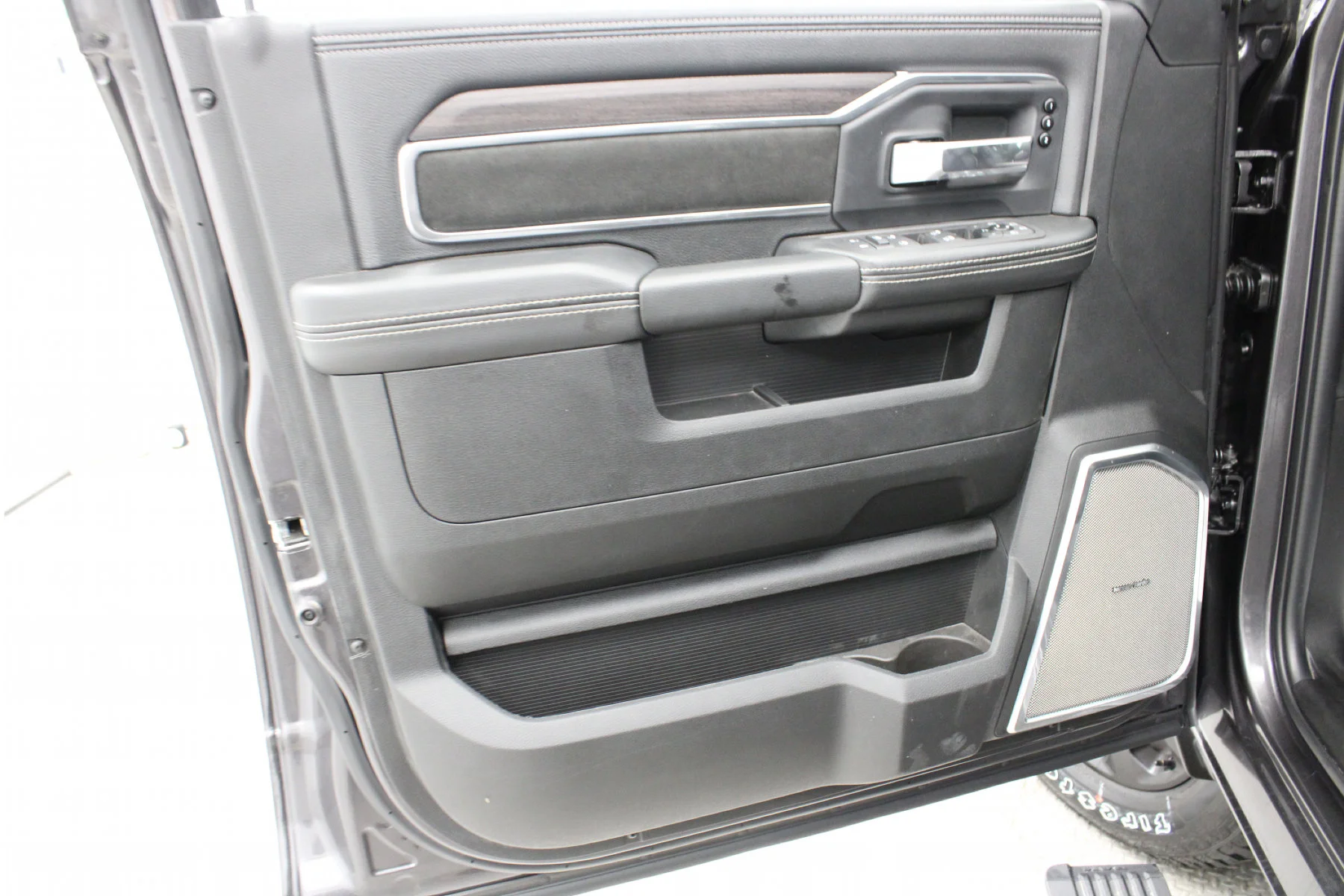 2025 RAM 2500 Laramie - Photo 18