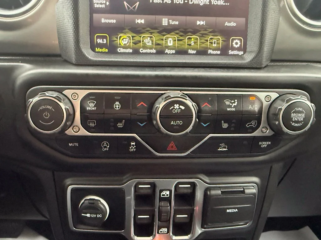 Used 2020 Green Jeep Overland image 27
